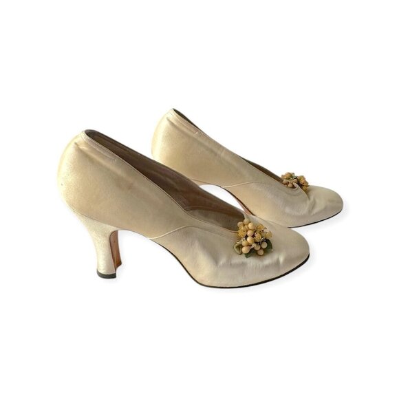 Saks Fifth Avenue 'Debutante Fashions' Ivory Satin Heels – Circa‎ 1950s, 5C - Picture 5 of 13